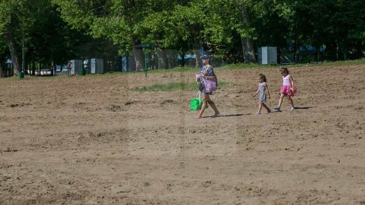 В Вадул-луй-Водах официально открыли пляжный сезон: фото