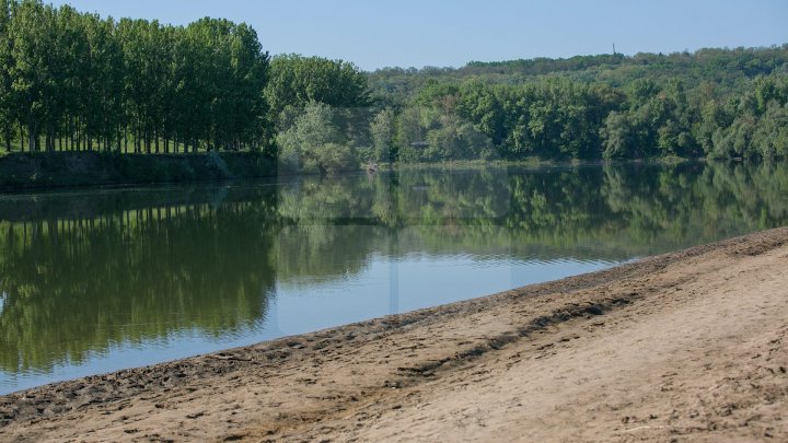 В Вадул-луй-Водах официально открыли пляжный сезон: фото