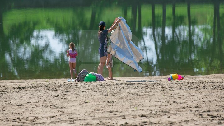 В Вадул-луй-Водах официально открыли пляжный сезон: фото