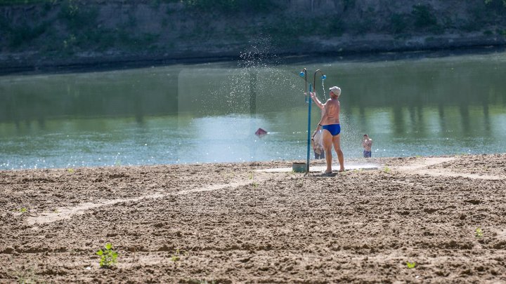 В Вадул-луй-Водах официально открыли пляжный сезон: фото