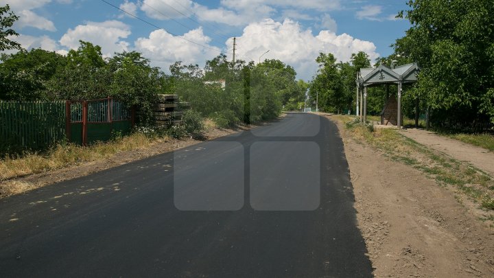 В четырех населенных пунктах Флорештского района отремонтировали дороги: фоторепортаж
