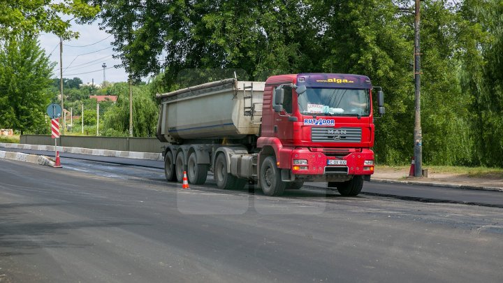 Более 100 километров местных дорог отремонтируют в Унгенском районе к концу лета: фото