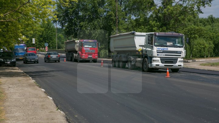 Более 100 километров местных дорог отремонтируют в Унгенском районе к концу лета: фото