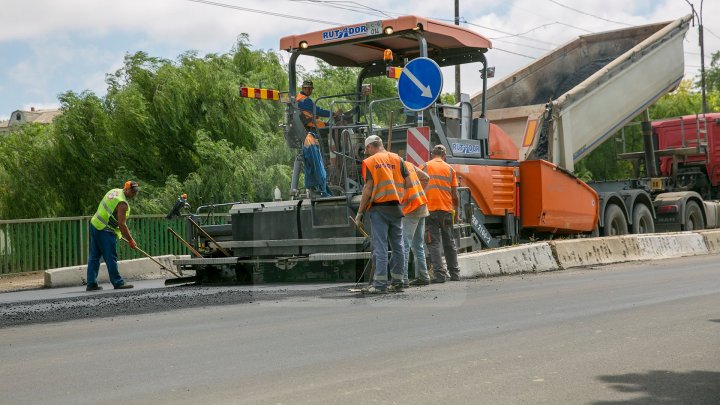 Более 100 километров местных дорог отремонтируют в Унгенском районе к концу лета: фото