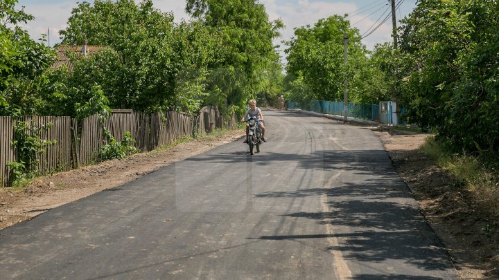 В четырех населенных пунктах Флорештского района отремонтировали дороги: фоторепортаж