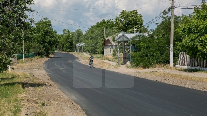 В четырех населенных пунктах Флорештского района отремонтировали дороги: фоторепортаж