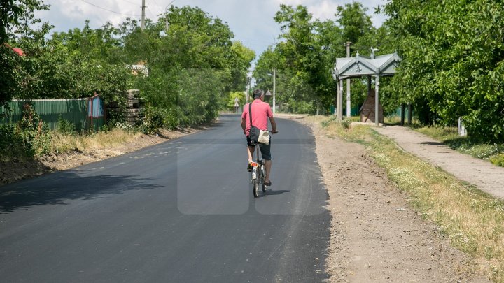 В четырех населенных пунктах Флорештского района отремонтировали дороги: фоторепортаж