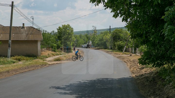 В четырех населенных пунктах Флорештского района отремонтировали дороги: фоторепортаж