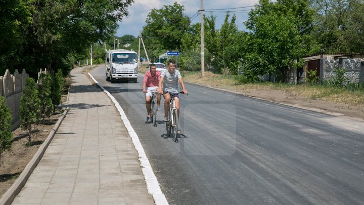 В четырех населенных пунктах Флорештского района отремонтировали дороги: фоторепортаж