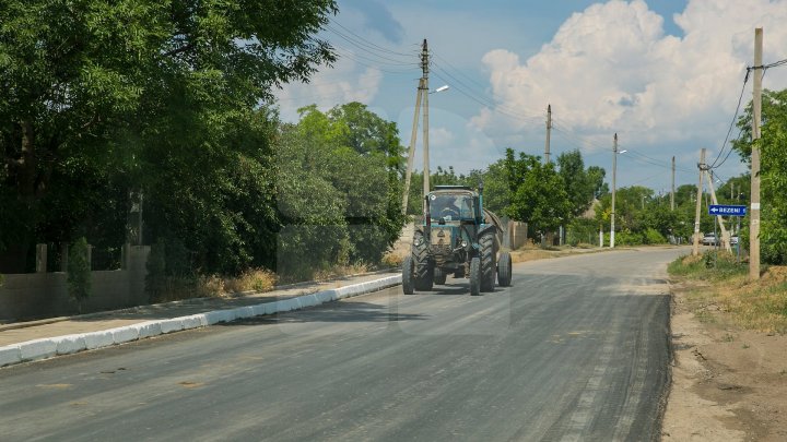 В четырех населенных пунктах Флорештского района отремонтировали дороги: фоторепортаж