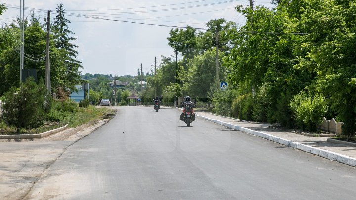 В четырех населенных пунктах Флорештского района отремонтировали дороги: фоторепортаж