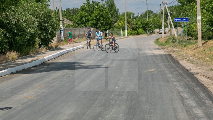 В четырех населенных пунктах Флорештского района отремонтировали дороги: фоторепортаж