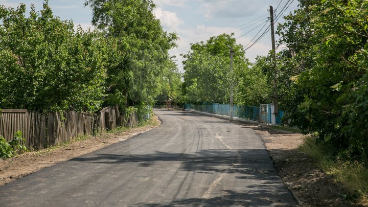 В четырех населенных пунктах Флорештского района отремонтировали дороги: фоторепортаж