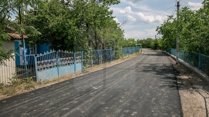 В четырех населенных пунктах Флорештского района отремонтировали дороги: фоторепортаж