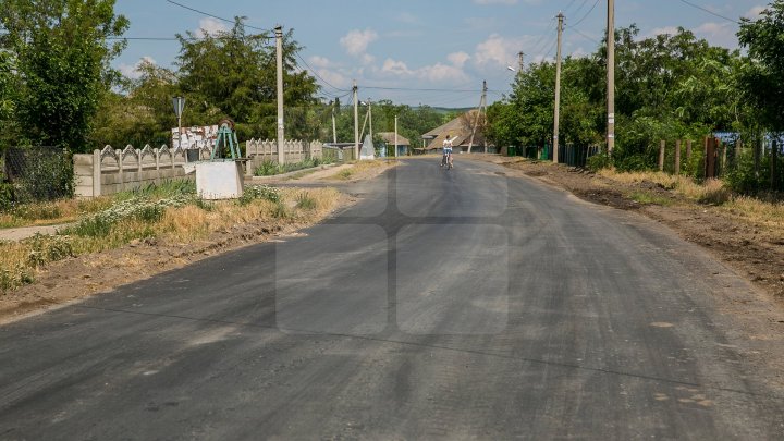 В четырех населенных пунктах Флорештского района отремонтировали дороги: фоторепортаж