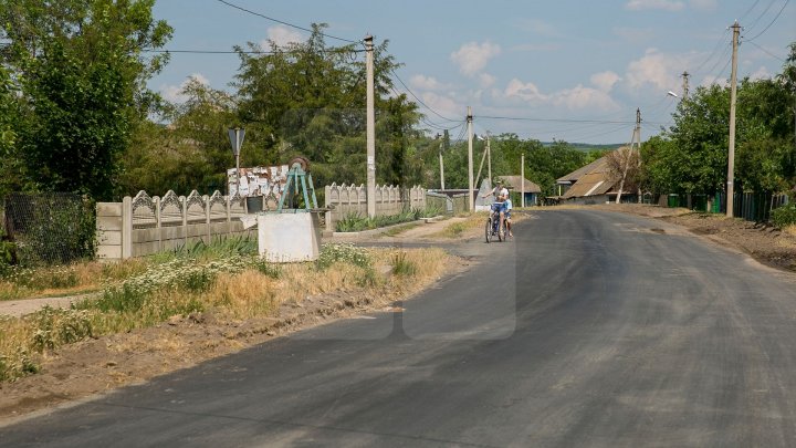 В четырех населенных пунктах Флорештского района отремонтировали дороги: фоторепортаж