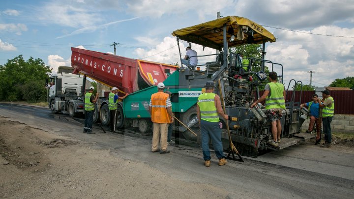 В четырех населенных пунктах Флорештского района отремонтировали дороги: фоторепортаж