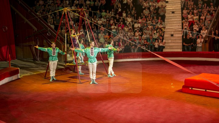 Грандиозное цирковое шоу устроили для 1300 детей из социально-уязвимых семей: фоторепортаж