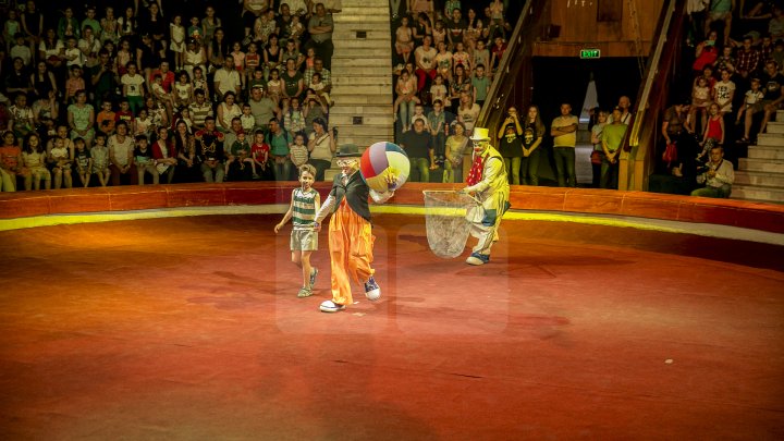 Грандиозное цирковое шоу устроили для 1300 детей из социально-уязвимых семей: фоторепортаж