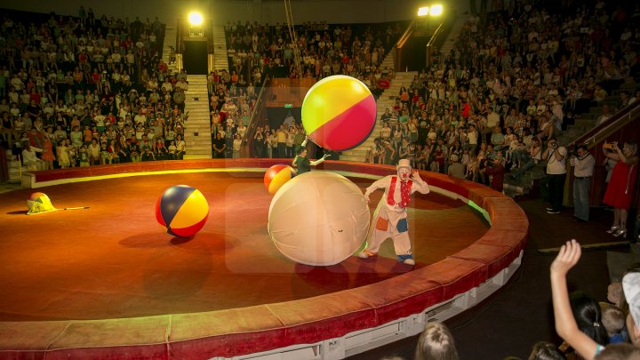 Грандиозное цирковое шоу устроили для 1300 детей из социально-уязвимых семей: фоторепортаж