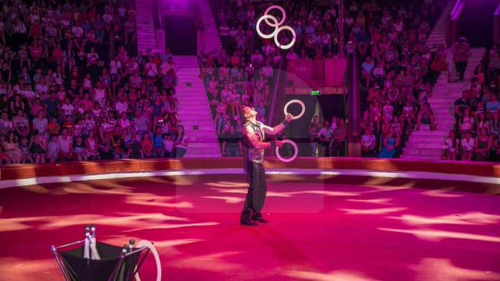 Грандиозное цирковое шоу устроили для 1300 детей из социально-уязвимых семей: фоторепортаж