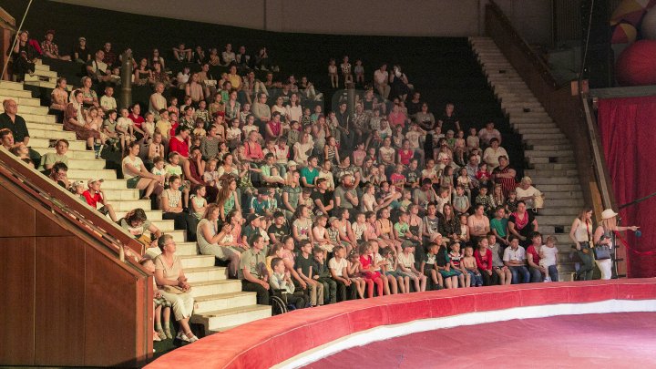 Грандиозное цирковое шоу устроили для 1300 детей из социально-уязвимых семей: фоторепортаж