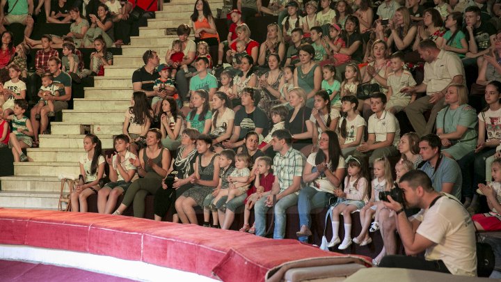 Грандиозное цирковое шоу устроили для 1300 детей из социально-уязвимых семей: фоторепортаж