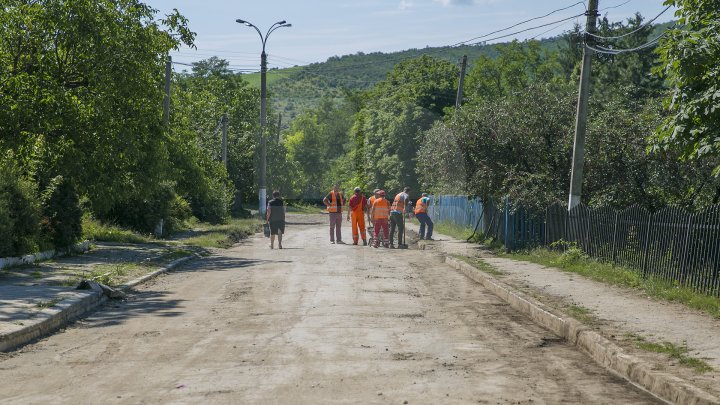 В Сынжерейском районе отремонтируют 30 участков дорог: фоторепортаж