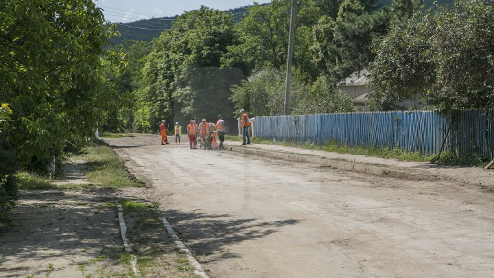 В Сынжерейском районе отремонтируют 30 участков дорог: фоторепортаж