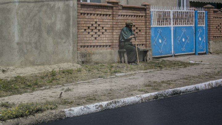 В Кантемирском районе отремонтируют 50 участков дорог: фоторепортаж