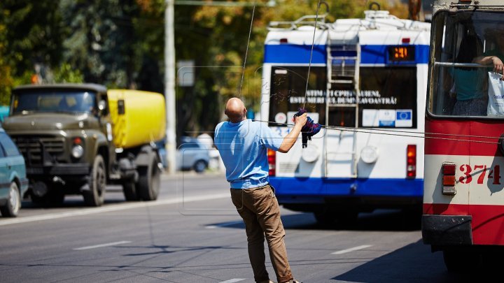 Движение транспорта в столице заблокировано из-за протестов Нэстасе: видео