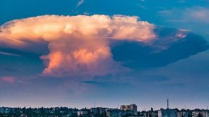 В Украине сняли гигантское облако в виде ядерного гриба