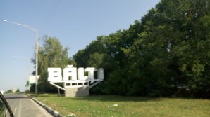 Посол Японии преподал урок румынского языка мэру Бельц