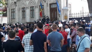 Спортсмены провели акцию протеста перед зданием ППДП