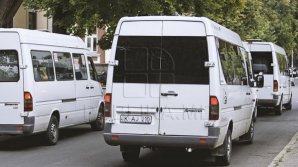 Водитель 101 маршрутки чуть не cбил девушку: видео