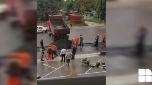 На улице Буребиста асфальт укладывали во время дождя: видео