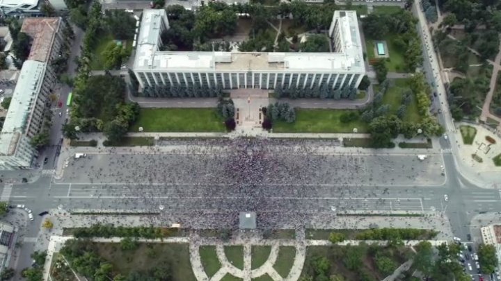 В Кишиневе продолжаются массовые протесты, приостановлено движение транспорта (фото) 