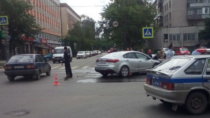 В Вологде перевернулась скорая, которая везла в больницу ребёнка (видео) 