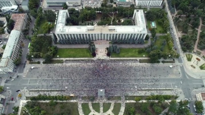 В Кишиневе продолжаются массовые протесты, приостановлено движение транспорта (фото) 