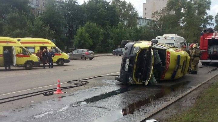 В Вологде перевернулась скорая, которая везла в больницу ребёнка (видео) 