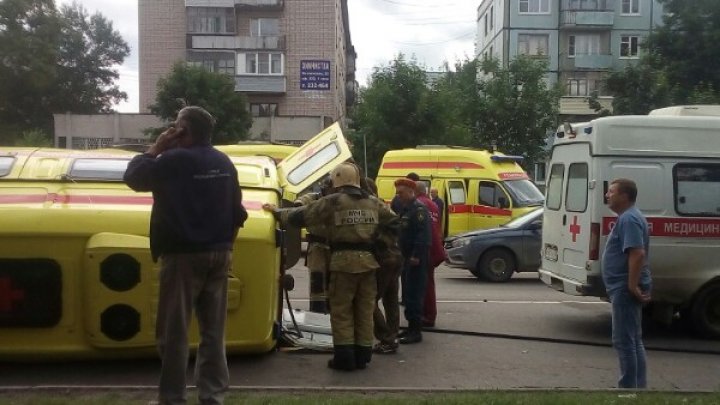 В Вологде перевернулась скорая, которая везла в больницу ребёнка (видео) 