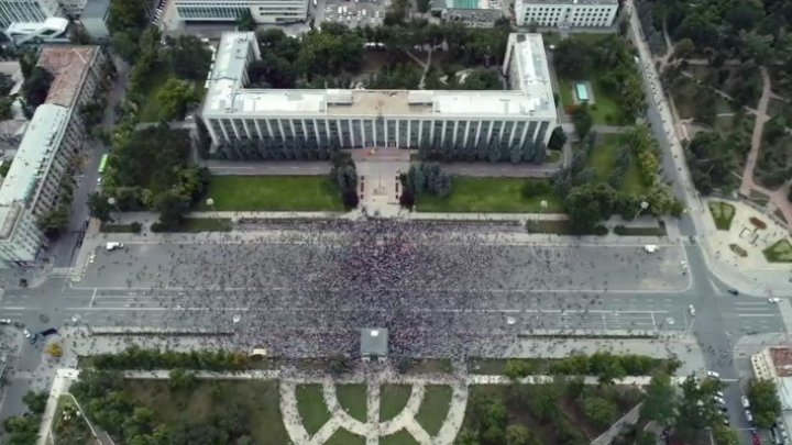 В Кишиневе продолжаются массовые протесты, приостановлено движение транспорта (фото) 