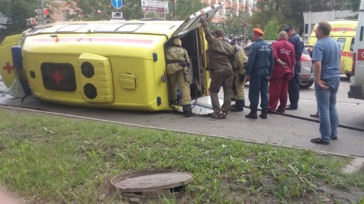 В Вологде перевернулась скорая, которая везла в больницу ребёнка (видео) 