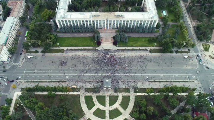 В Кишиневе продолжаются массовые протесты, приостановлено движение транспорта (фото) 