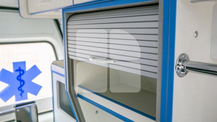 23 центра здоровья получили новые машины скорой помощи: фото