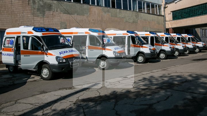 23 центра здоровья получили новые машины скорой помощи: фото