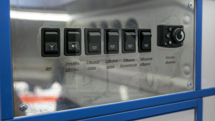 23 центра здоровья получили новые машины скорой помощи: фото