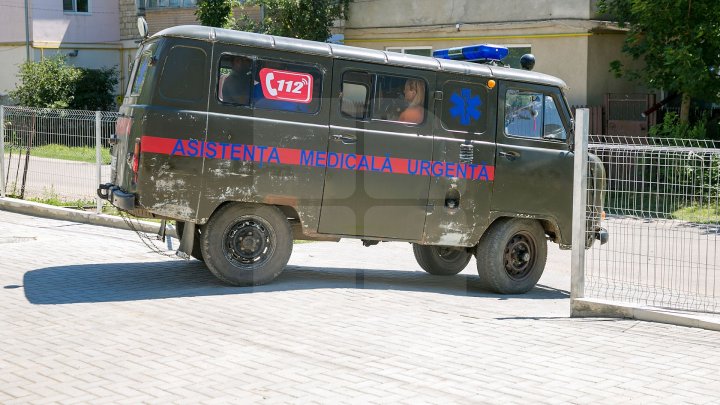 Молдавские села в скором времени получат новые машины скорой помощи (фоторепортаж)