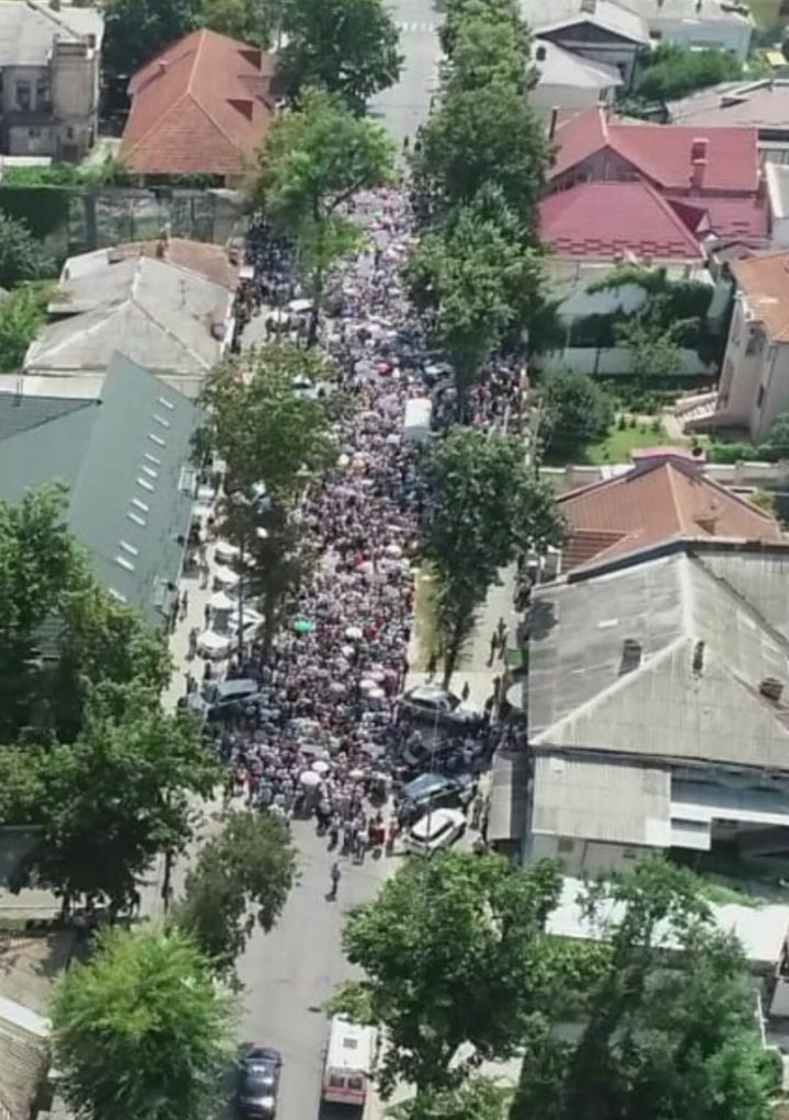 Протест на улице Матеевича: Вооружённые полицейские охраняют офис партии «Действие и солидарность» (фото)