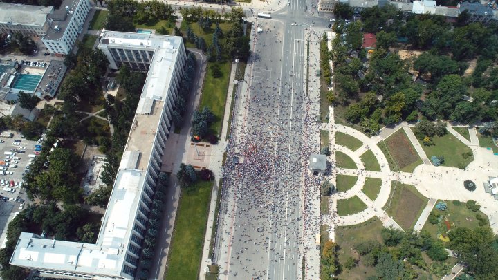 В Кишиневе продолжаются массовые протесты, приостановлено движение транспорта (фото) 